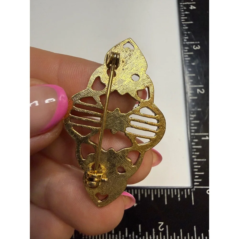 Gold Tone Floral Filigree Openwork Brooch Pin Vintage Textured Flower Jewelry